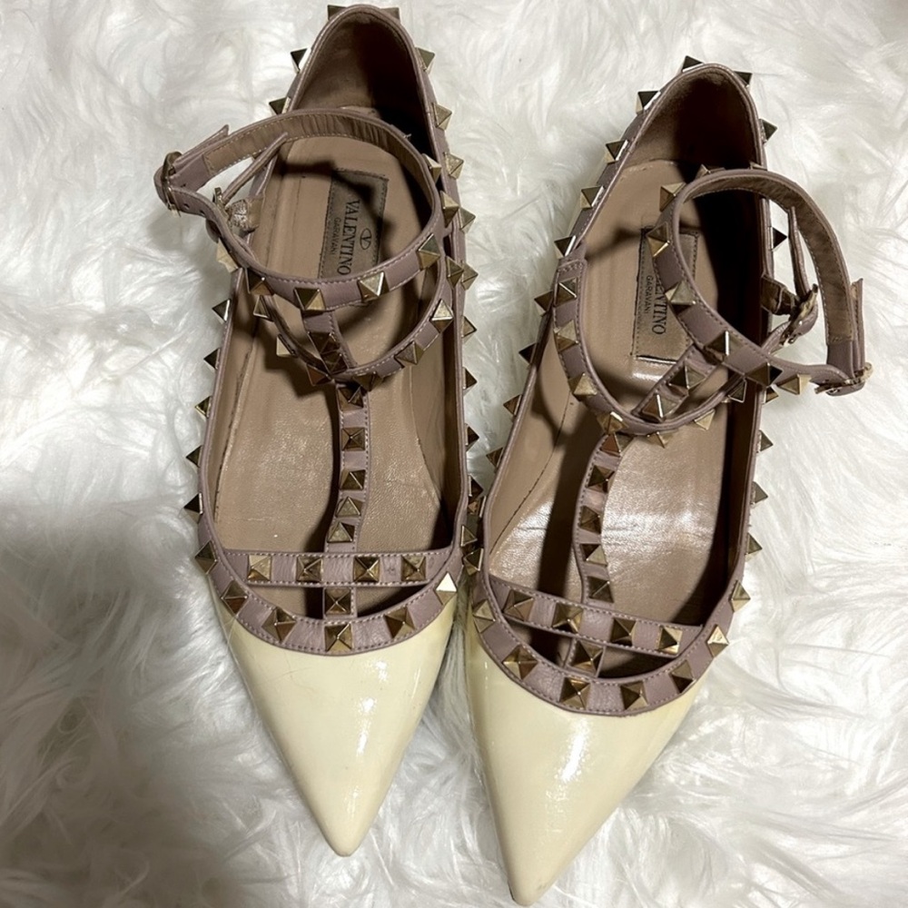 Cream Classic Valentino Rockstud Flat